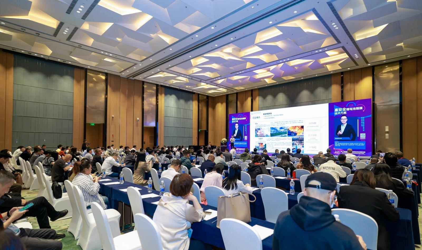 星空登录入口（中国）分析展·风采|星空登录入口（中国）分析亮相2025新能源电池膜材料论坛，引领低场核磁技术革新风潮