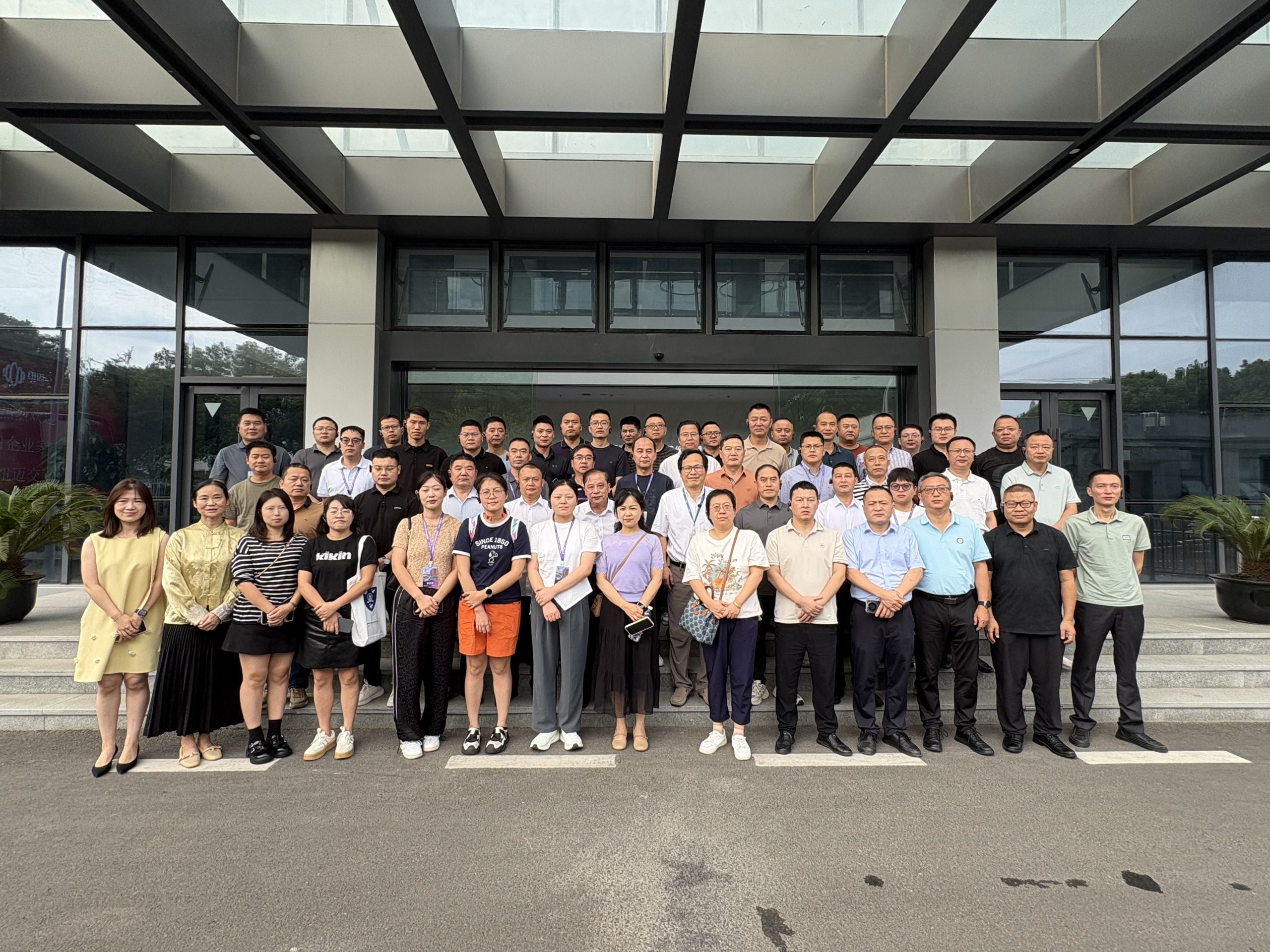 专精特新企业家代表团走进星空登录入口（中国）